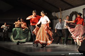 Hungarian Folk Dance Show with Dinner in Inn and Bus Tour